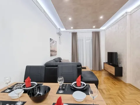 Izdavanje, jednosoban stan, 45m², Budva, Crna Gora