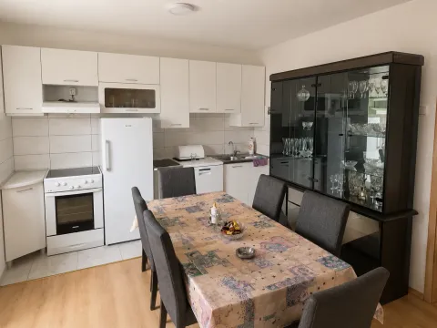 Izdavanje, kuća, 130m², Tološi, Podgorica - image 3