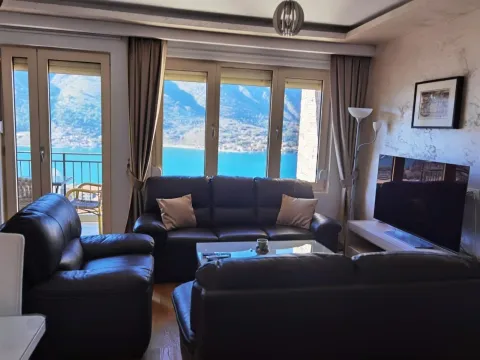 Izdavanje, dvosoban stan, 50m², Dobrota, Kotor - image 10