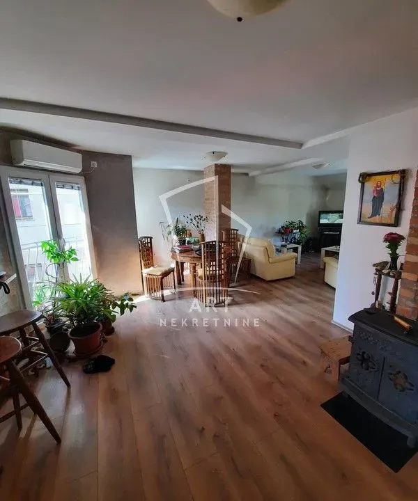 Prodaja, petosoban stan, 126m², Zvezdara, Zvezdara Sve Podlokacije