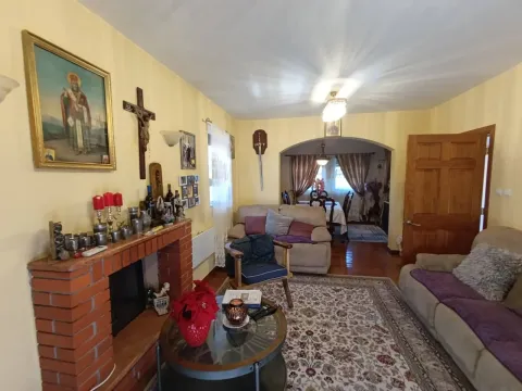 Prodaja, kuća, 200m², Donja Gorica, Podgorica - image 2