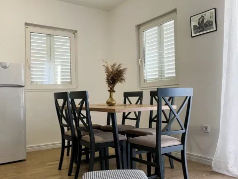 Izdavanje, trosoban stan, 90m², Budva, Crna Gora - image 20