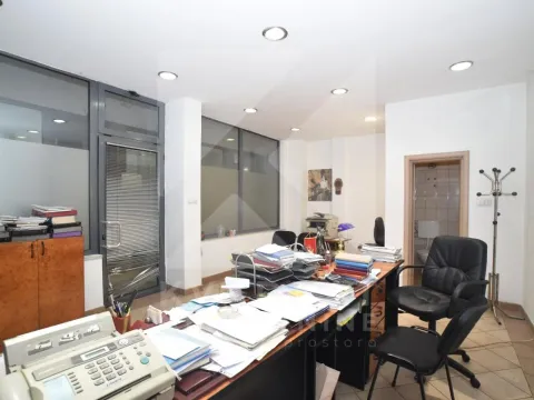 Izdavanje, poslovni prostor, 33m², Centar, Podgorica - image 2