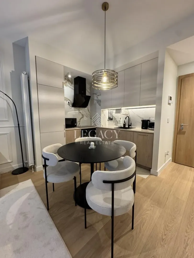 Izdavanje, dvosoban stan, 52m², Savski Venac, Beograd