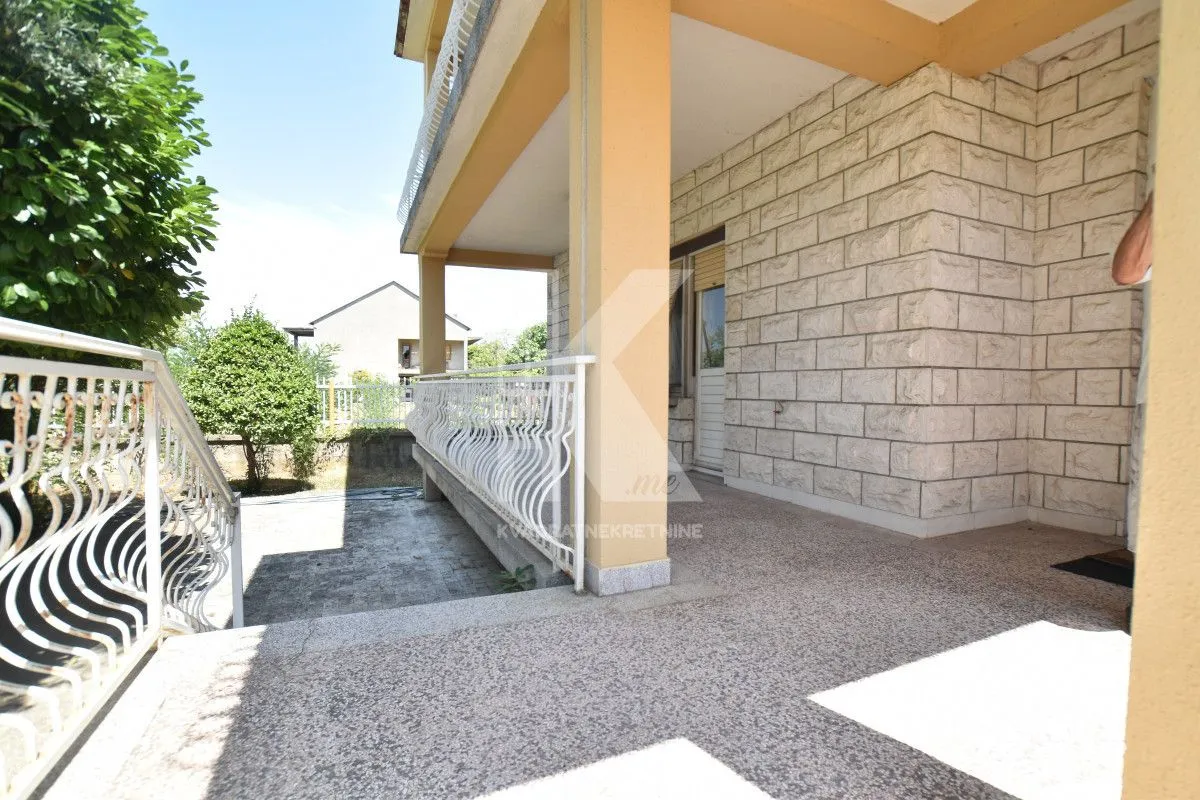 Sale, house, 240m², Dahna, Podgorica