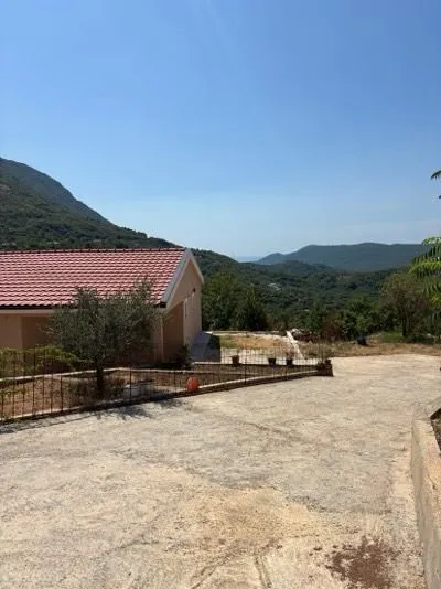 Izdavanje, kuća, 100m², Pelinovo, Kotor