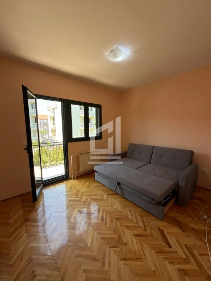Rent, house, 220m², Stari Aerodrom, Podgorica