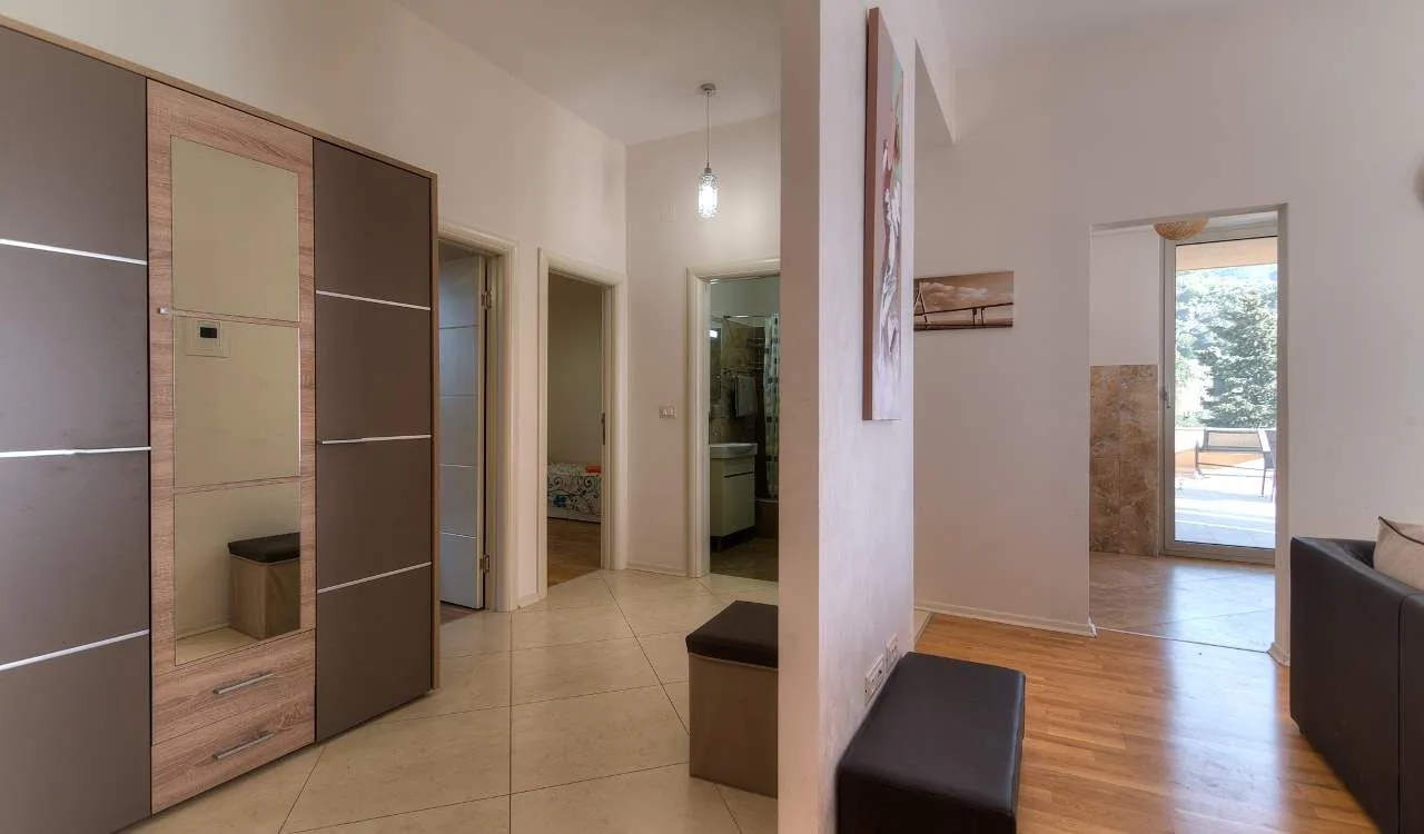 Prodaja, trosoban stan, 189m², Zavala, Budva