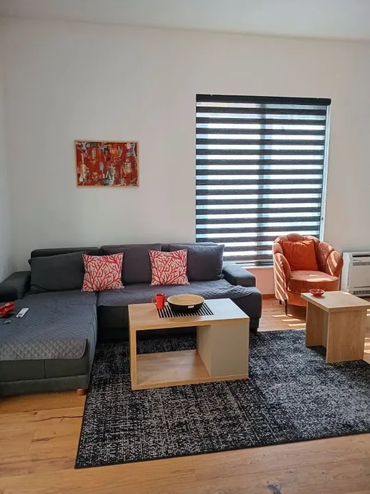 Izdavanje, jednosoban stan, 65m², Škaljari, Kotor