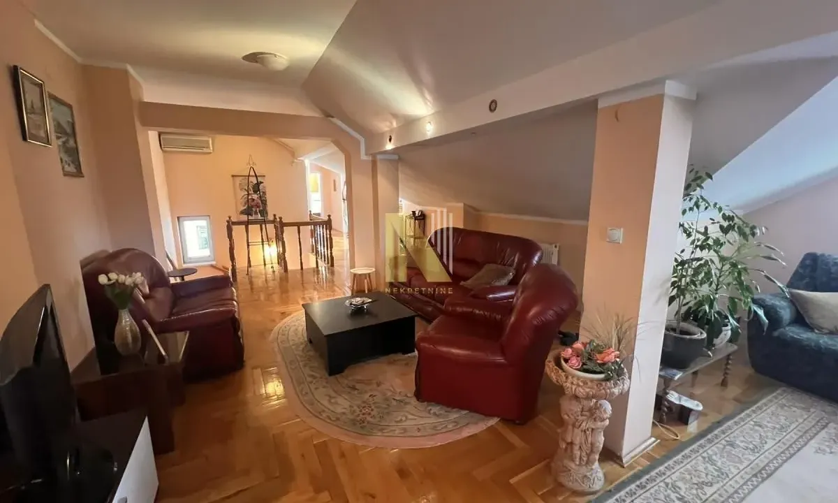 Prodaja, četvorosoban stan, 121m², Sajmište, Novi Sad