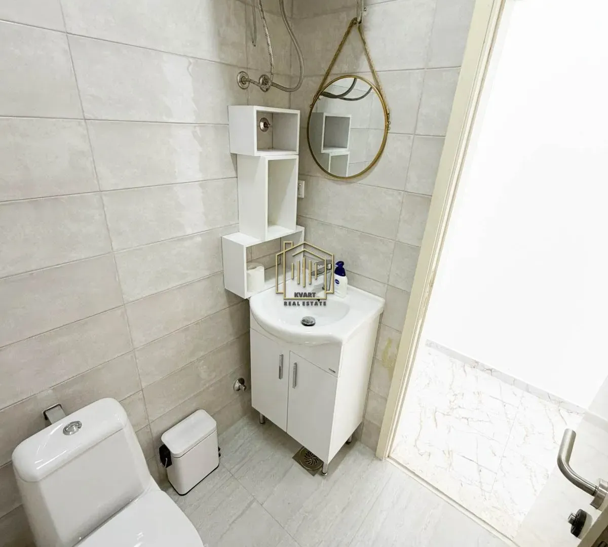Izdavanje, poslovni prostor, 18m², Podgorica, Crna Gora