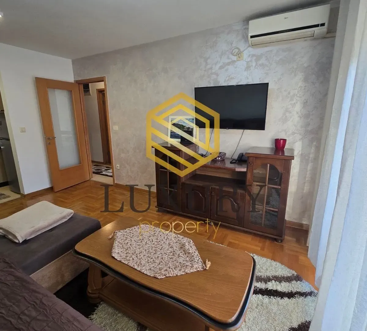 Izdavanje, jednosoban stan, 42m², Stari Aerodrom, Podgorica