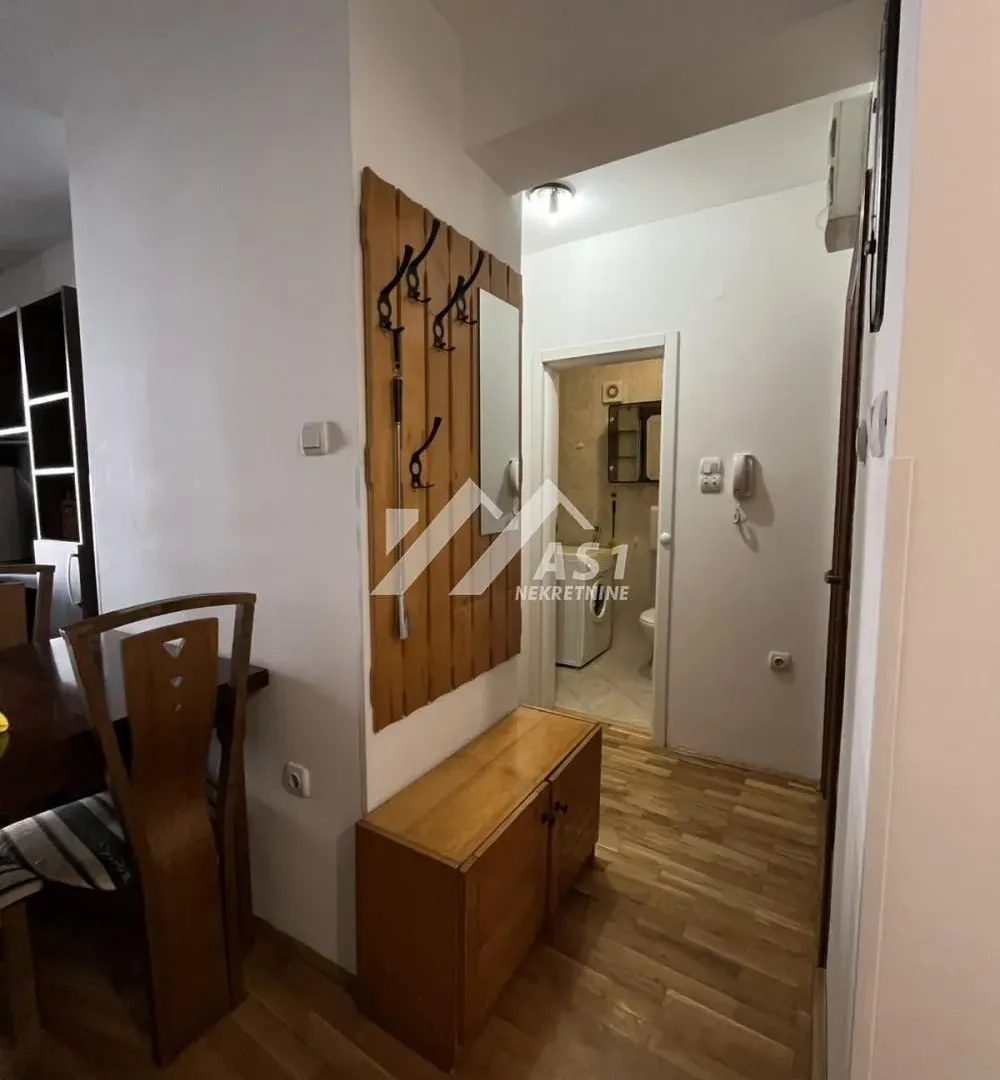 Izdavanje, jednosoban stan, 40m², Sajam, Novi Sad Sve Podlokacije