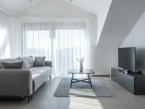 Rent, apartment, 70m², Tivat, Crna Gora - image 1