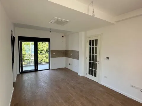 Prodaja, dvosoban stan, 72m², Dobrota, Kotor - image 2