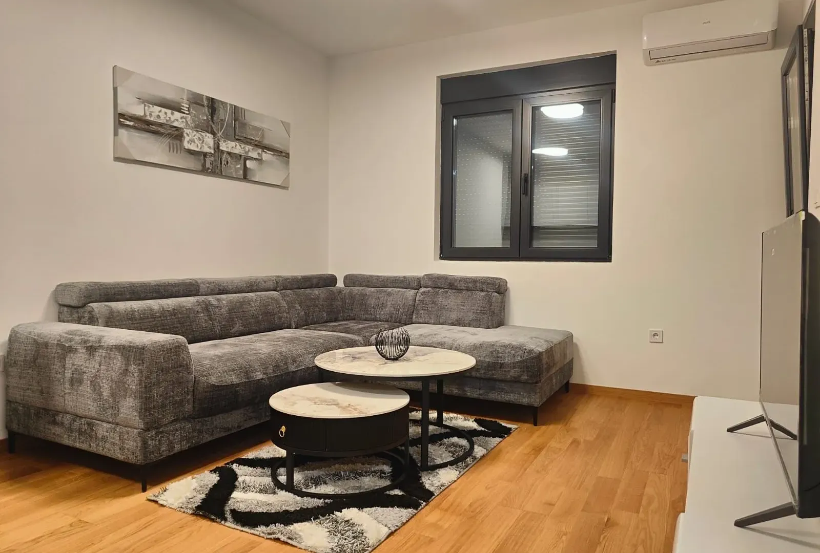 Izdavanje, dvosoban stan, 53m², City Kvart, Podgorica