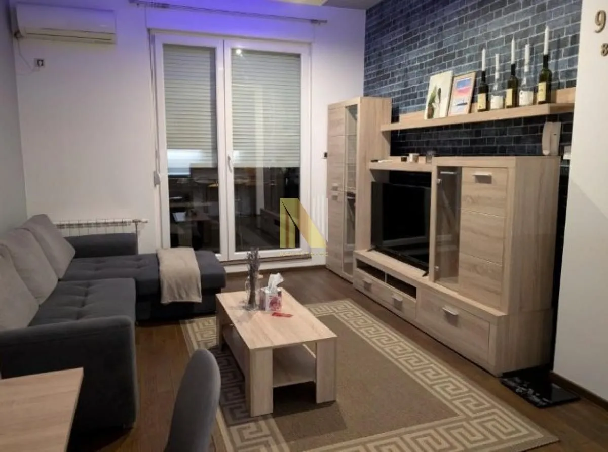 Izdavanje, dvosoban stan, 49m², Adamovićevo Naselje, Novi Sad Sve Podlokacije