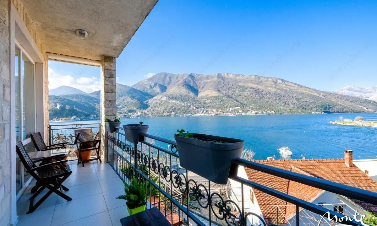 Sale, two bedroom apartment, 174m², Lepetani, Tivat