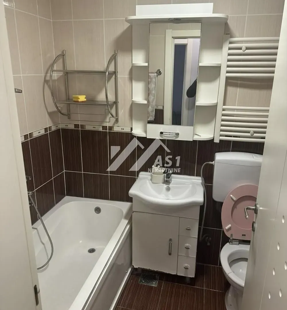 Izdavanje, trosoban stan, 67m², Bulevar Evrope, Novi Sad Sve Podlokacije