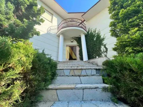 Sale, house, 450m², Sremska Kamenica, Petrovaradin - image 1