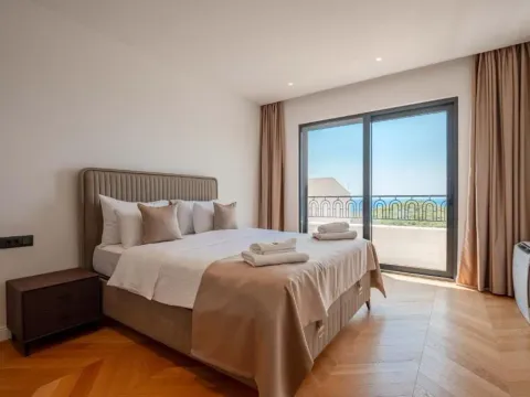 Izdavanje, kuća, 318m², Reževići, Budva - image 23