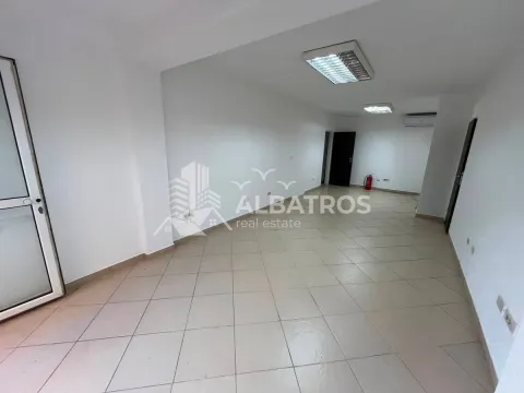 Rent, office space, 54m², Centar, Bar - image 1