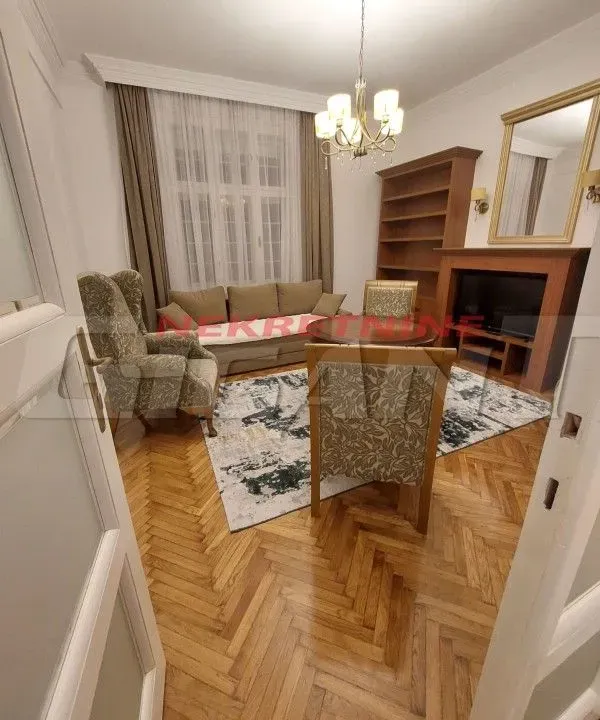 Izdavanje, trosoban stan, 86m², Kalenić Pijaca, Vračar Sve Podlokacije