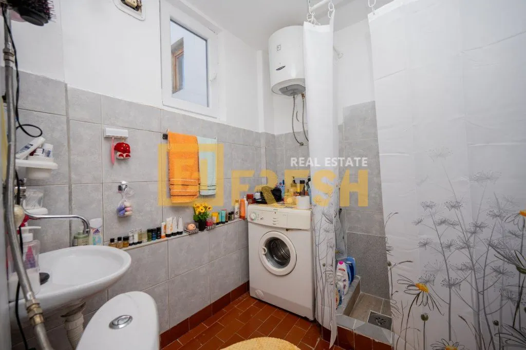 Prodaja, kuća, 348m², Stara Varoš, Podgorica