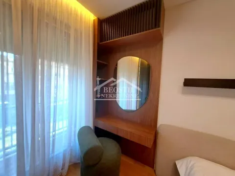 Bedroom with a built-in wardrobe and a desk. - image 15