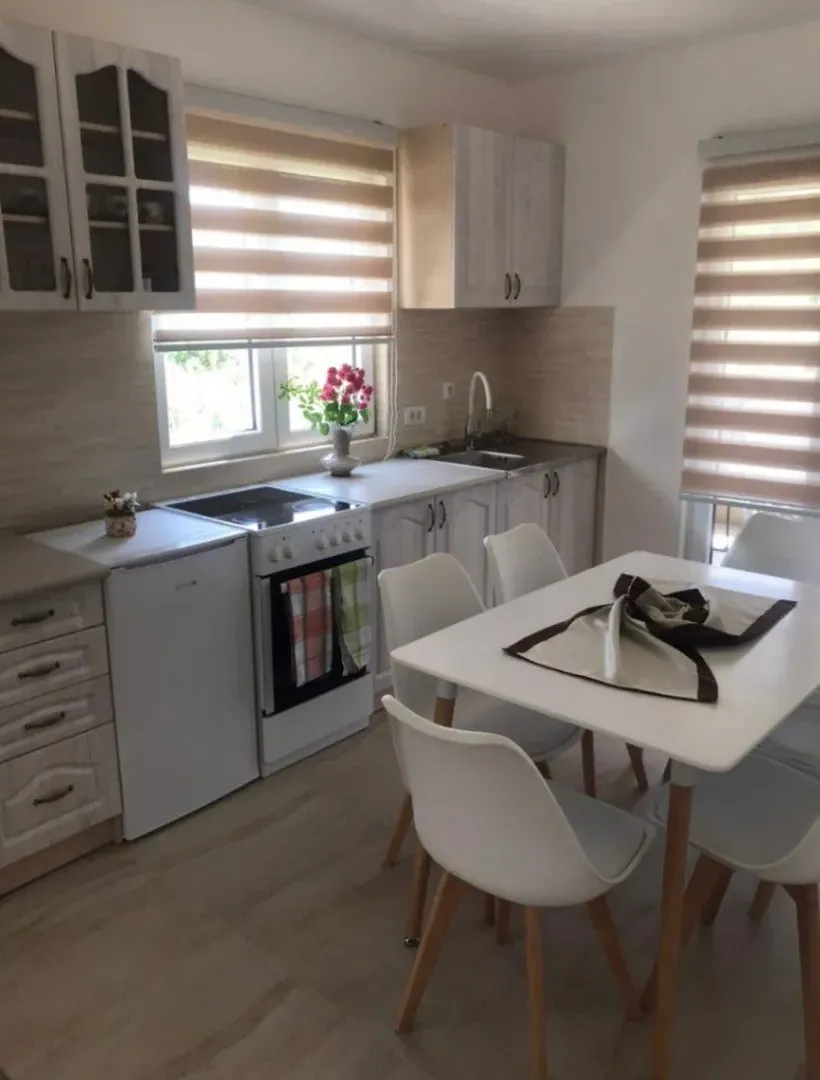 Prodaja, dvosoban stan, 74m², Lješevići, Kotor