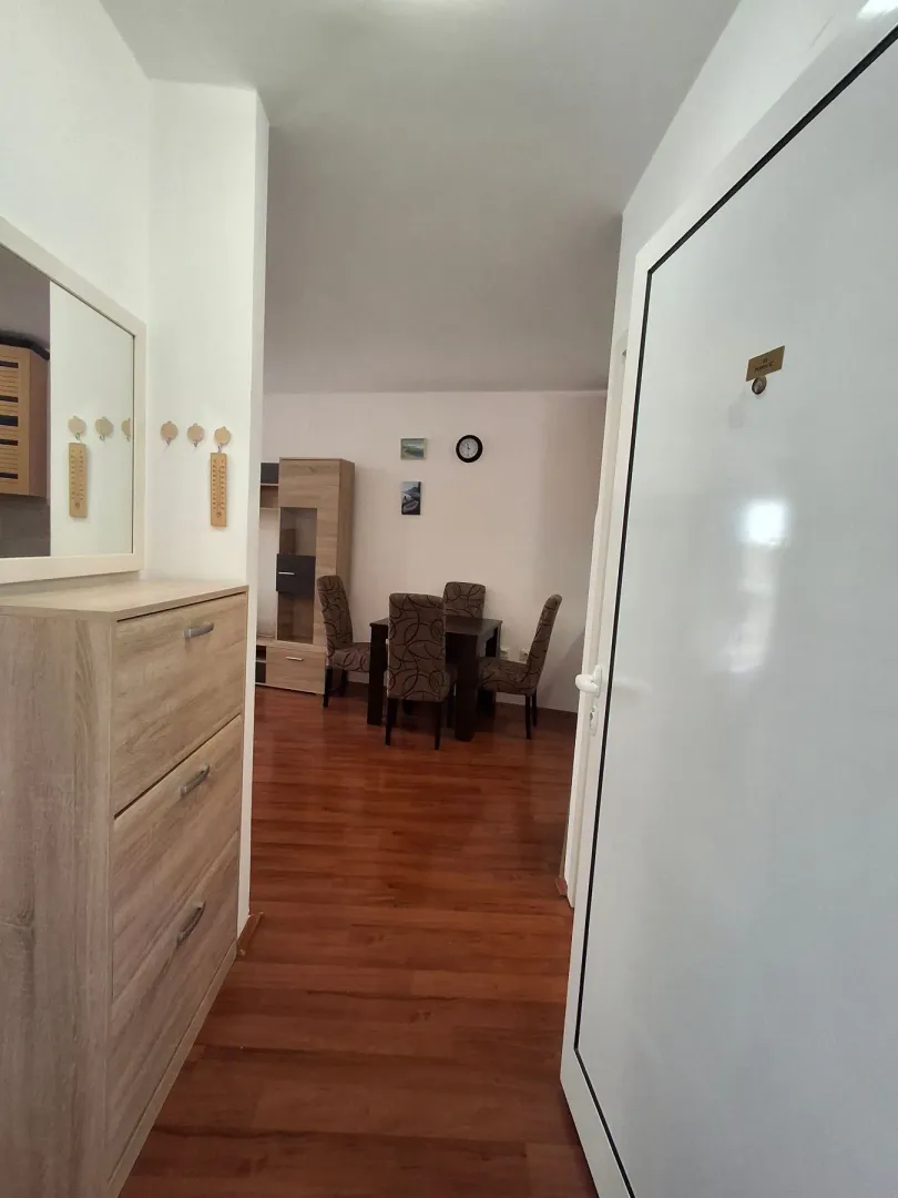 Izdavanje, dvosoban stan, 54m², Adok, Budva