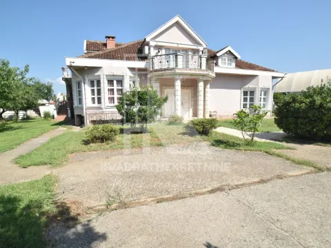 Izdavanje, kuća, 410m², Donja Gorica, Podgorica - image 26