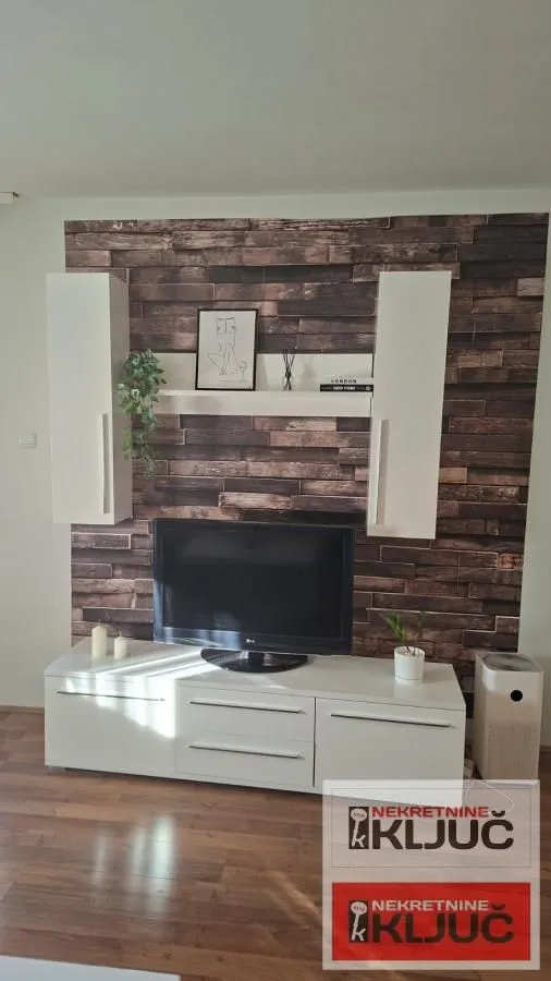 Izdavanje, jednosoban stan, 41m², Bulevar Oslobodjenja, Novi Sad Sve Podlokacije