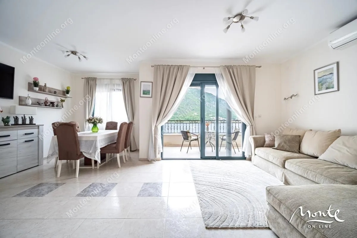 Prodaja, dvosoban stan, 109m², Dobrota, Kotor