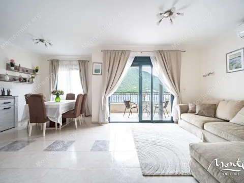 Sale, two bedroom apartment, 75m², Dobrota, Kotor - image 9