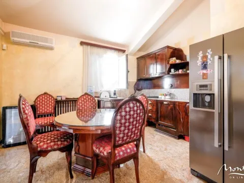 Prodaja, četvorosoban stan, 179m², Budva, Crna Gora - image 10