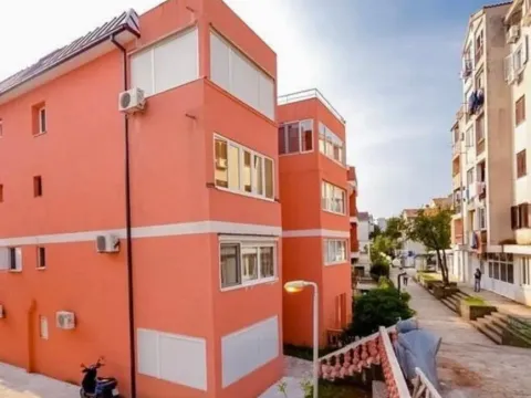 Izdavanje, dvosoban stan, 50m², Budva, Crna Gora - image 2