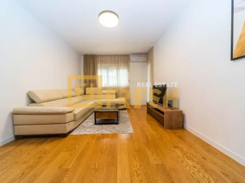 Izdavanje, dvosoban stan, 70m², City Kvart, Podgorica - image 1