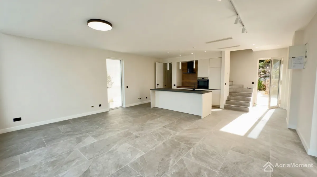 Prodaja, dvosoban stan, 119m², Krašići, Tivat