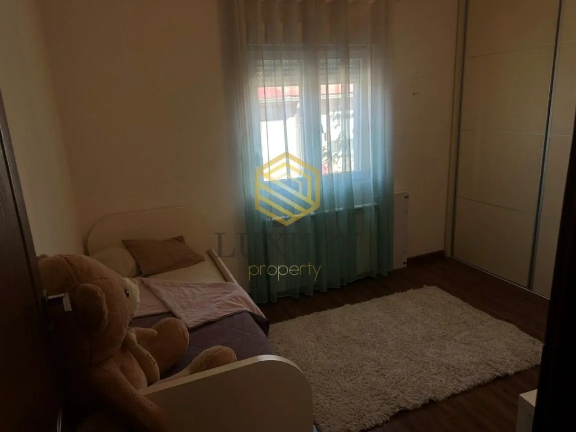 Izdavanje, dvosoban stan, 75m², Konik, Podgorica