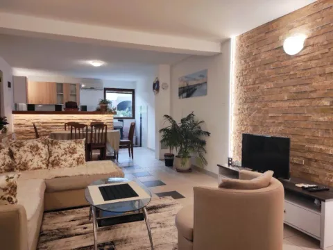 Izdavanje, dvosoban stan, 60m², Gomila, Herceg Novi - image 7