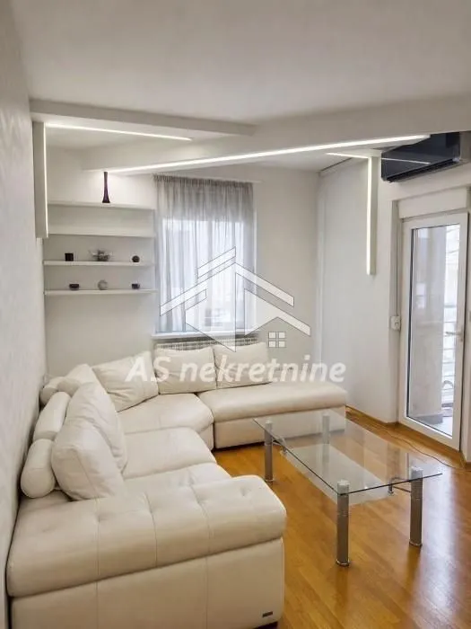 Izdavanje, dvosoban stan, 45m², Đeram Pijaca, Beograd