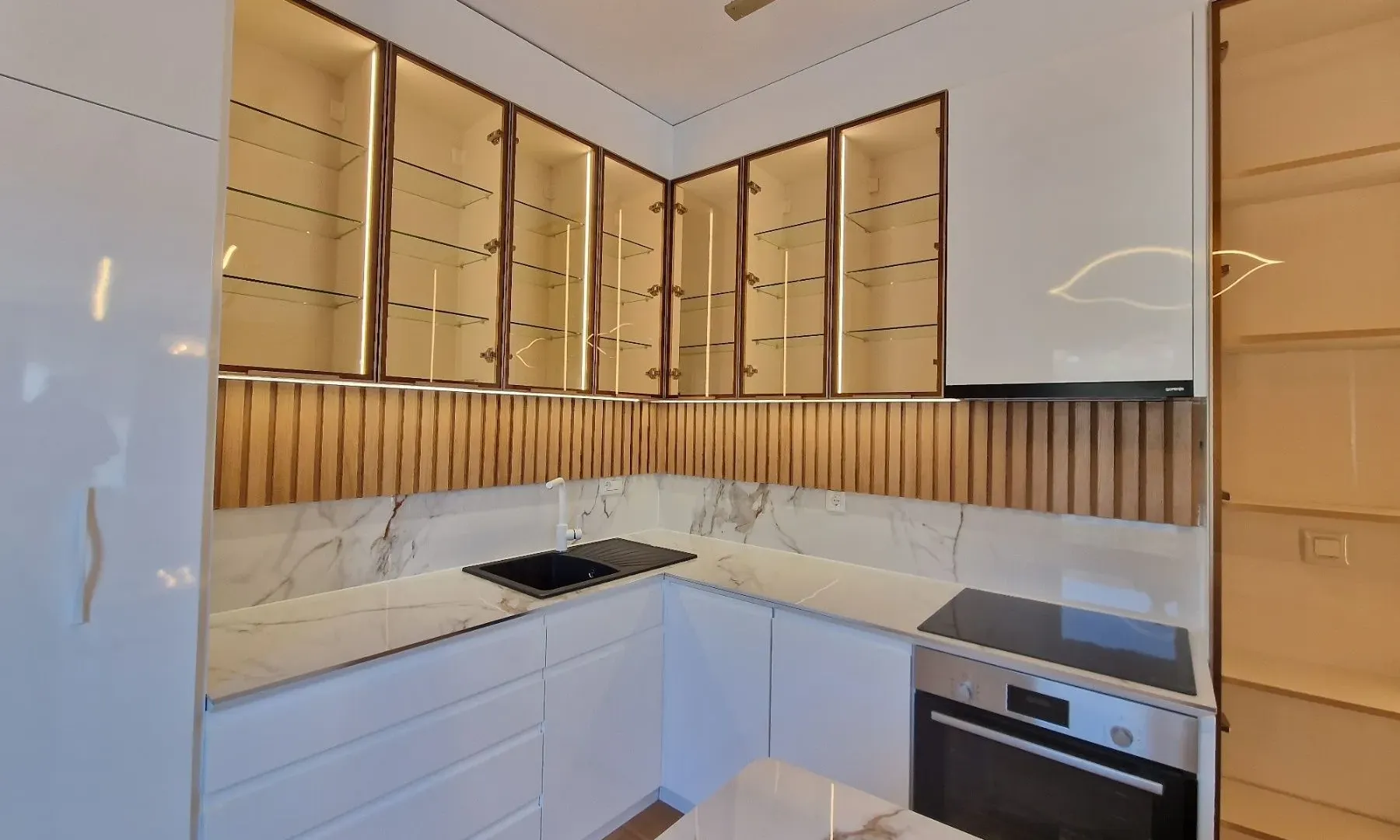 Sale, two bedroom apartment, 135m², Bečići, Budva