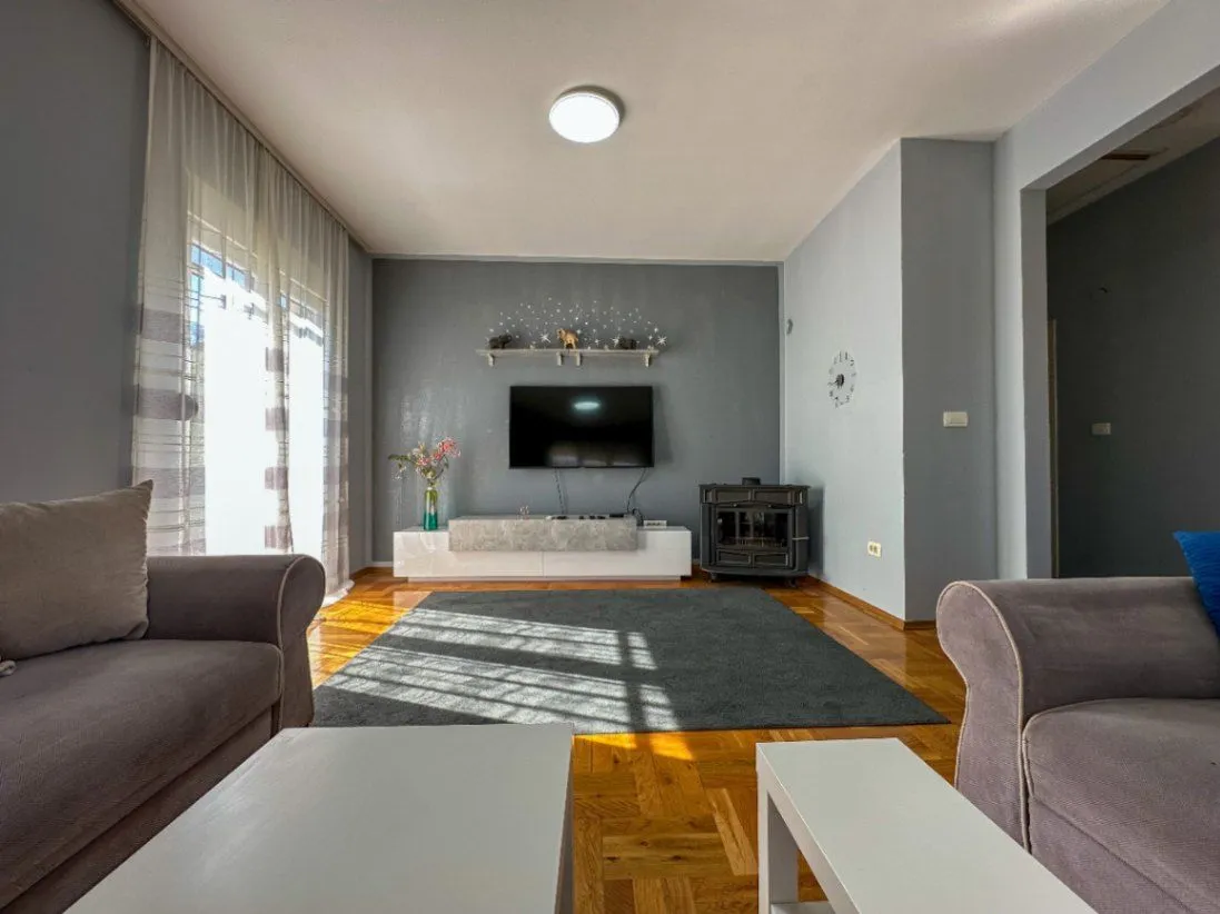 Izdavanje, kuća, 120m², Tološi, Podgorica