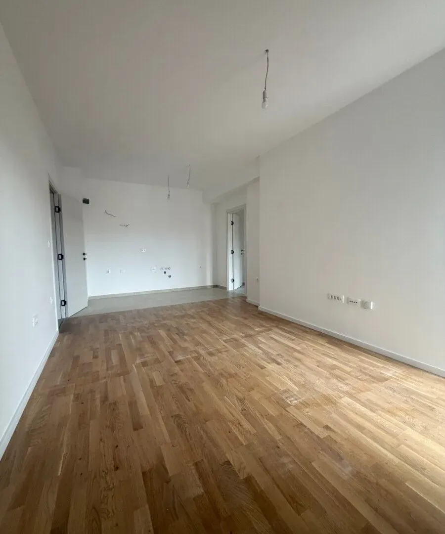 Izdavanje, trosoban stan, 83m², Stari Aerodrom, Podgorica