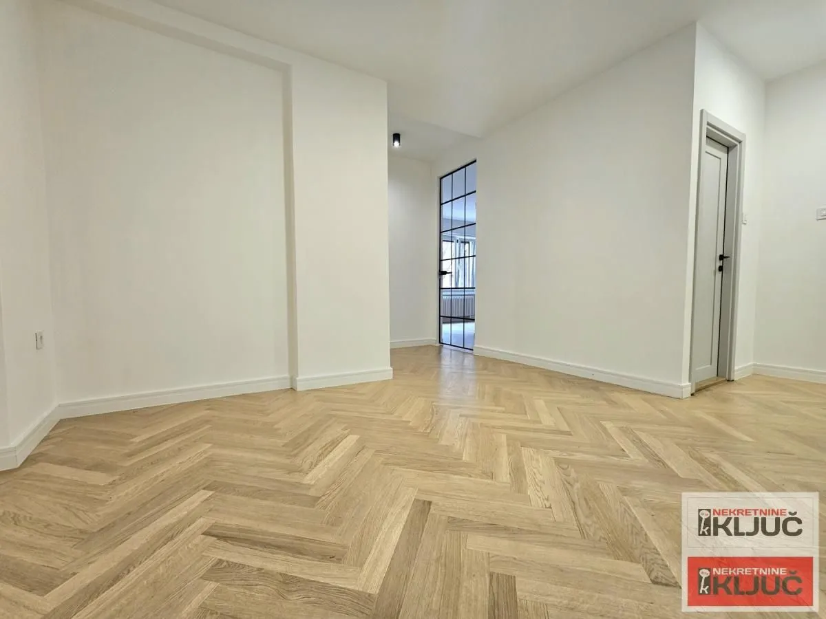 Prodaja, četvorosoban stan, 112m², Centar, Novi Sad