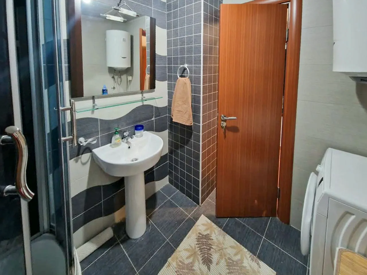 Izdavanje, jednosoban stan, 50m², Centar, Tivat