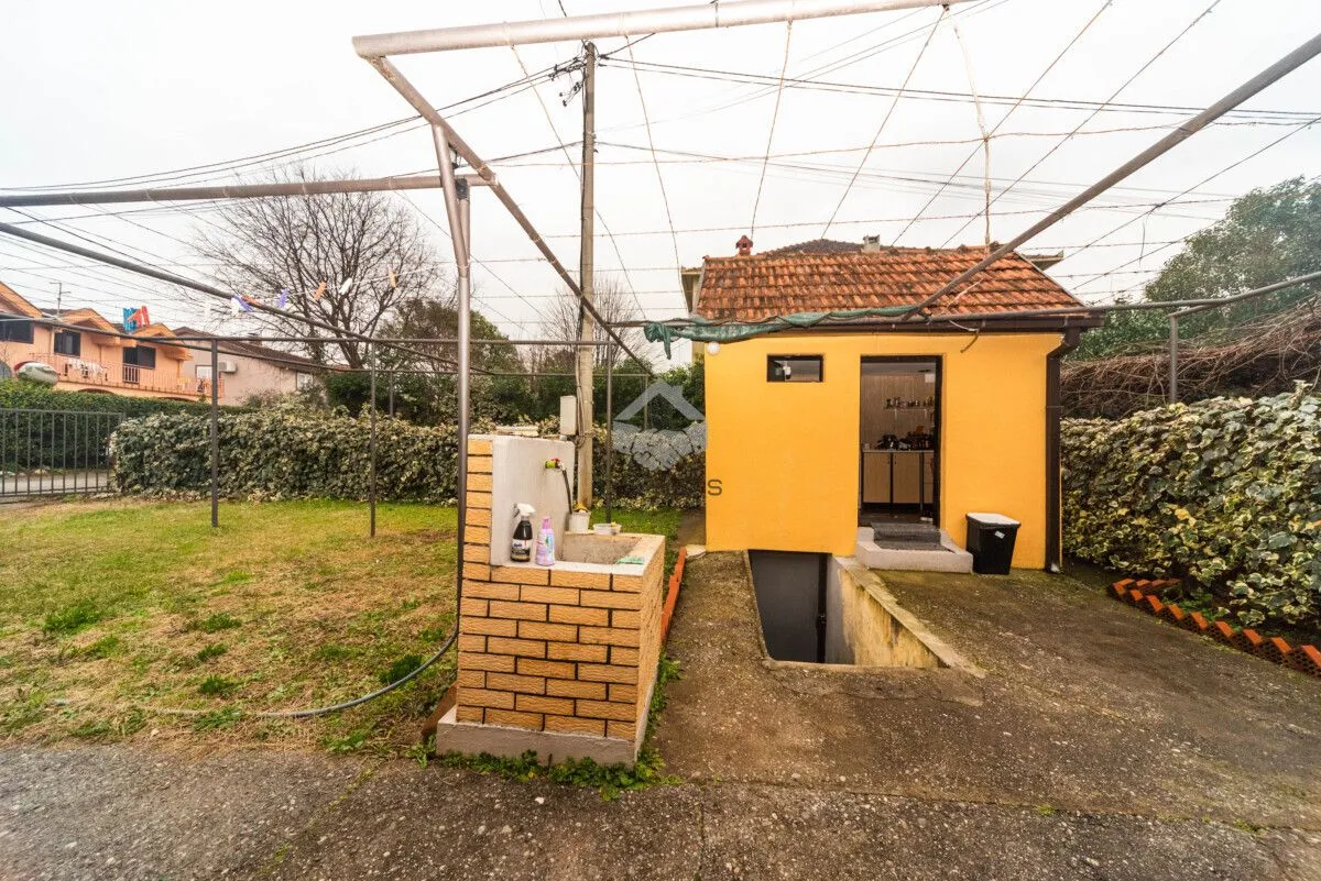 Prodaja, kuća, 83m², Tološi, Podgorica