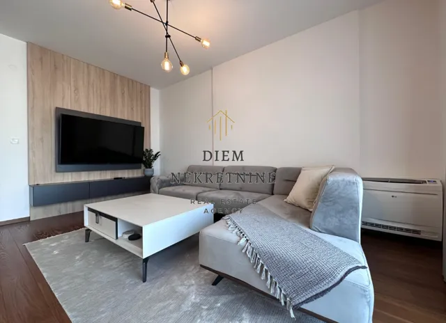 Izdavanje, dvosoban stan, 80m², Master Kvart, Podgorica