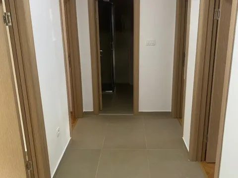 Rent, office space, 66m², Preko Morače, Podgorica - image 2